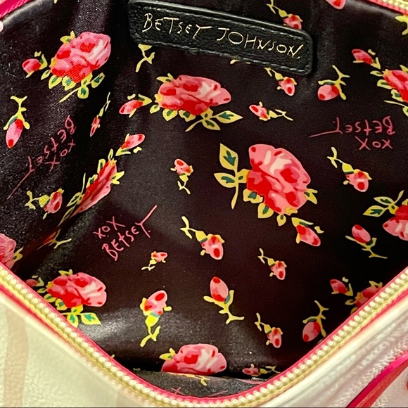 Betsey Johnson Pink and Cream Padded Wristlet Cosmetics Tote LOVE w/Rose Lining - Picture 5 of 7
